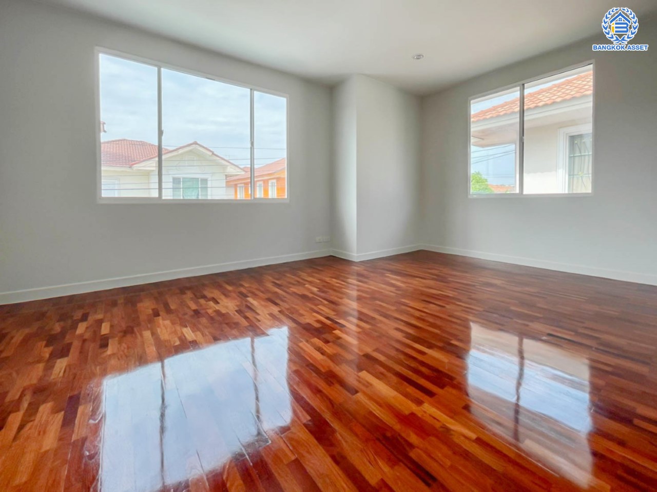 บ้านมือสองตกแต่งใหม่  ม.ภัสสร14 บางใหญ่-กาญจนาฯ (ซ.กันตนา) เนื้อที่ 55.8 ตร.ว. รองรับทุกความสุข ฟังก์ชัน 4 ห้องนอน 3 ห้องน้ำ 2 ที่จอดรถ บนทำเลศักยภาพ ใกล้เซ็นทรัลเวสต์เกต ทางด่วน "ศรีรัช" และรถไฟฟ้า "สถานีตลาดบางใหญ่"